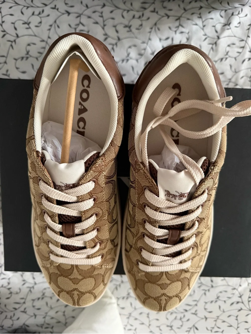 Coach Women's Signature Canvas Low-Top Sneakers in Brown and Cream - Picture 4 of 7